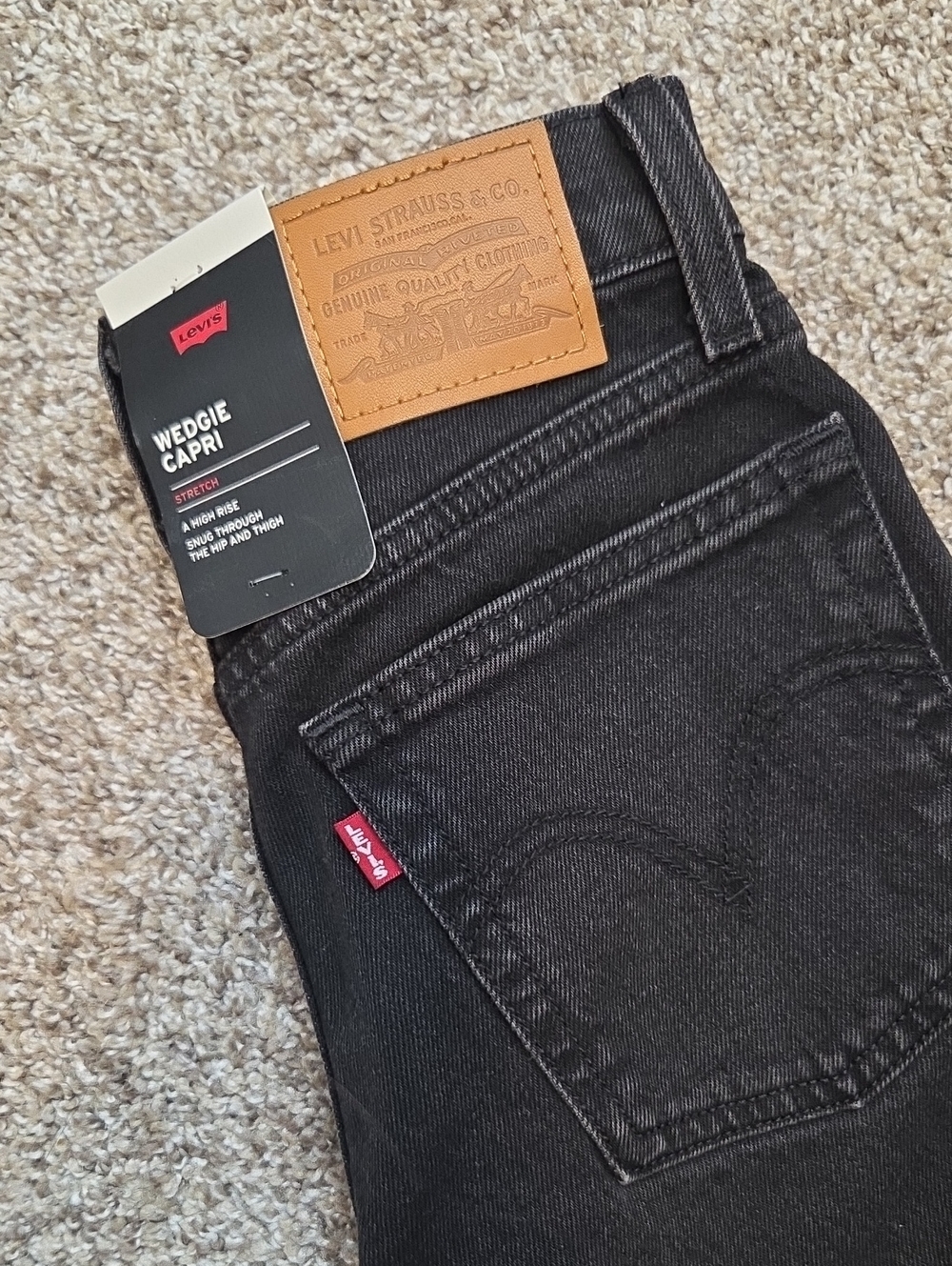NWT Levi’s Premium Wedgie Capri Jeans (Size 24)